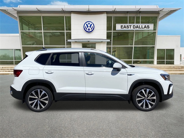 2024 Volkswagen Taos SE Image 3 of 24