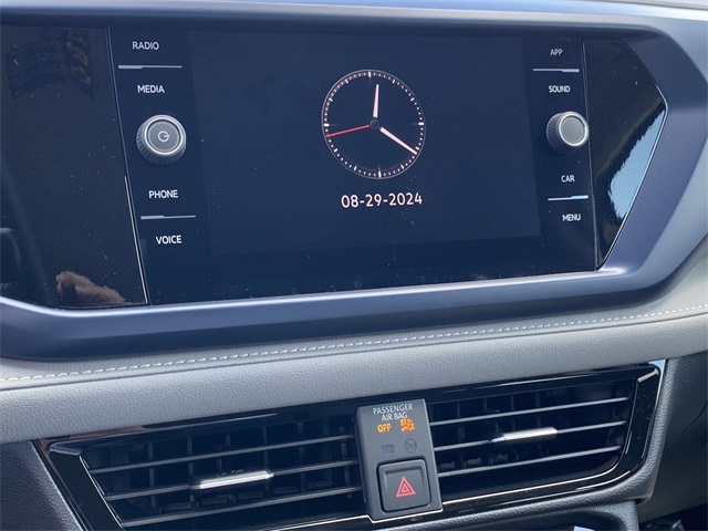 2024 Volkswagen Taos SE Image 15 of 24