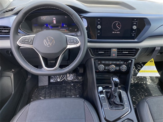 2024 Volkswagen Taos SE Image 10 of 24