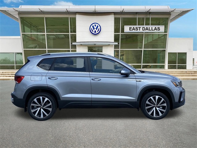 2024 Volkswagen Taos SE Image 4 of 24