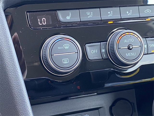 2024 Volkswagen Taos SE Image 19 of 24