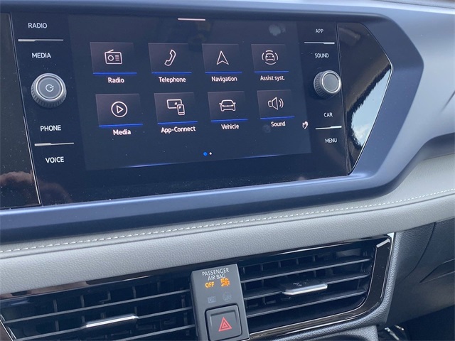 2024 Volkswagen Taos SE Image 15 of 24