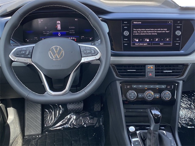 2024 Volkswagen Taos SE Image 9 of 24