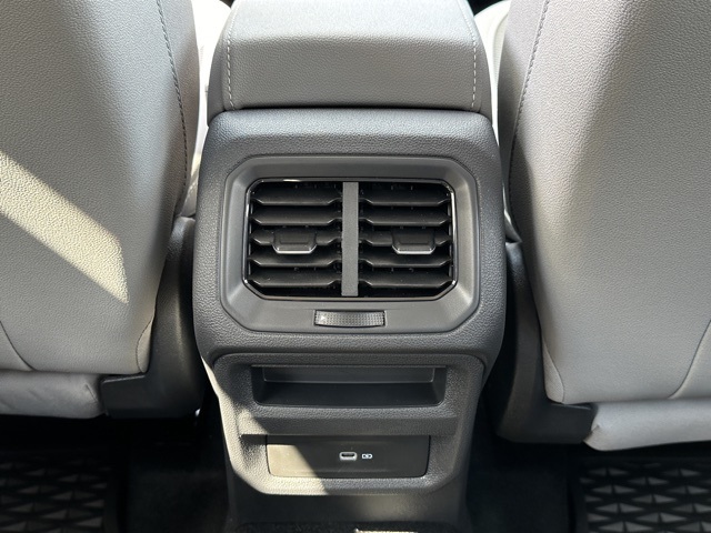 Vehicle image 18 of 30