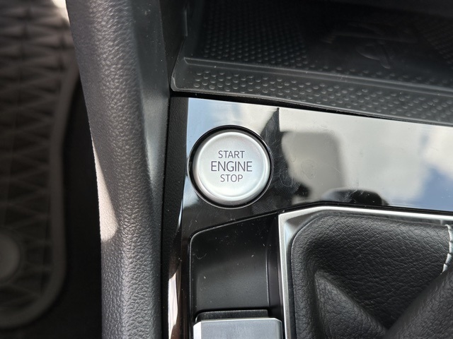 Vehicle image 26 of 30