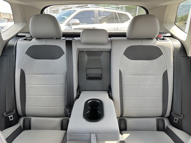 Vehicle image 19 of 30