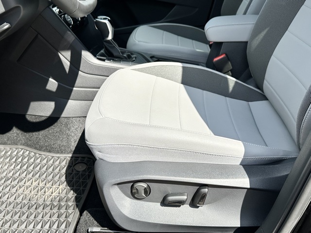 Vehicle image 14 of 30