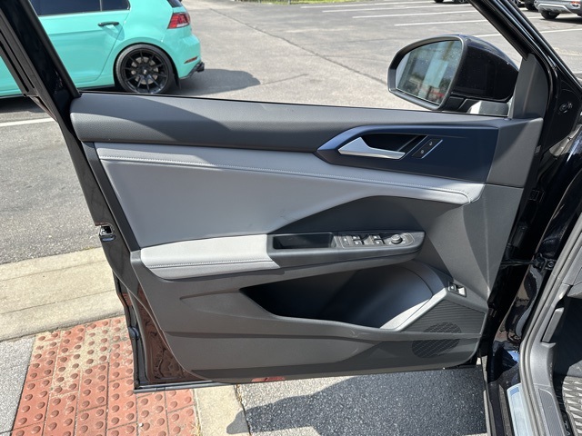 Vehicle image 10 of 30