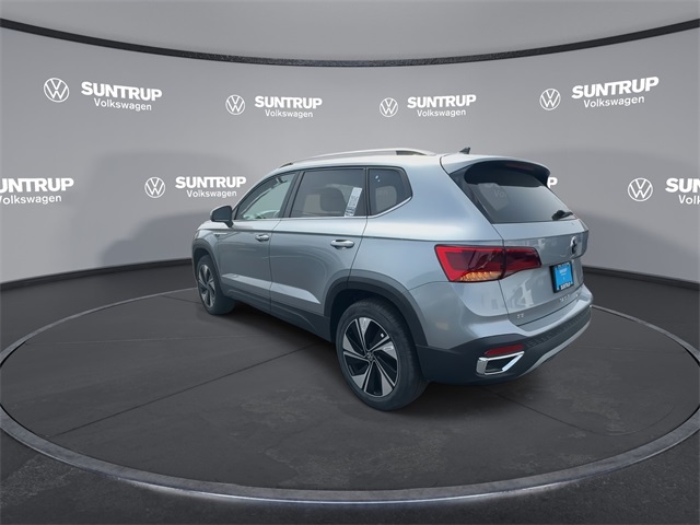 Vehicle image 26 of 47