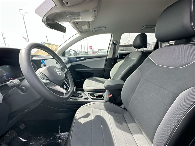 Vehicle image 34 of 47