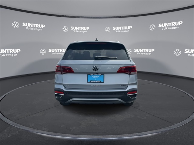 Vehicle image 23 of 47