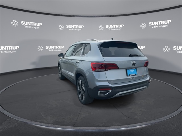 Vehicle image 27 of 47