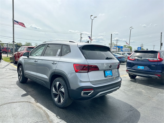 Vehicle image 28 of 47