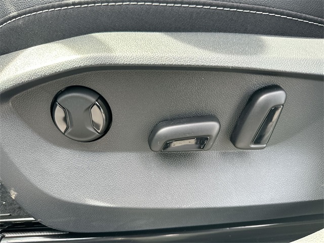 Vehicle image 35 of 47