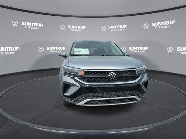 Vehicle image 7 of 47