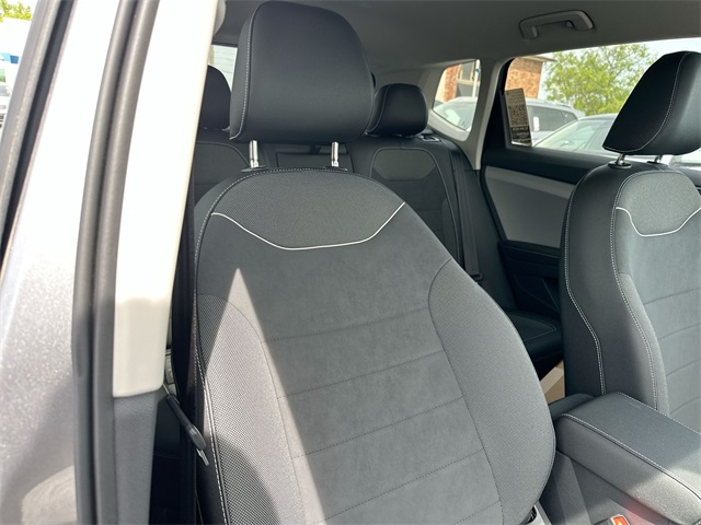 Vehicle image 46 of 47