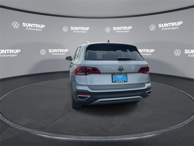 Vehicle image 25 of 47