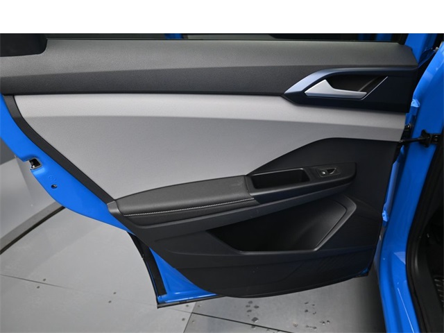 Vehicle image 25 of 36