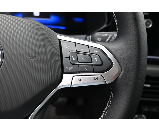 Vehicle image 32 of 36