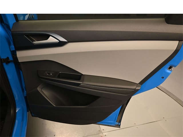 Vehicle image 26 of 36