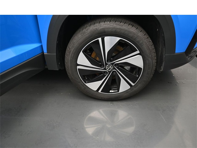 Vehicle image 10 of 36