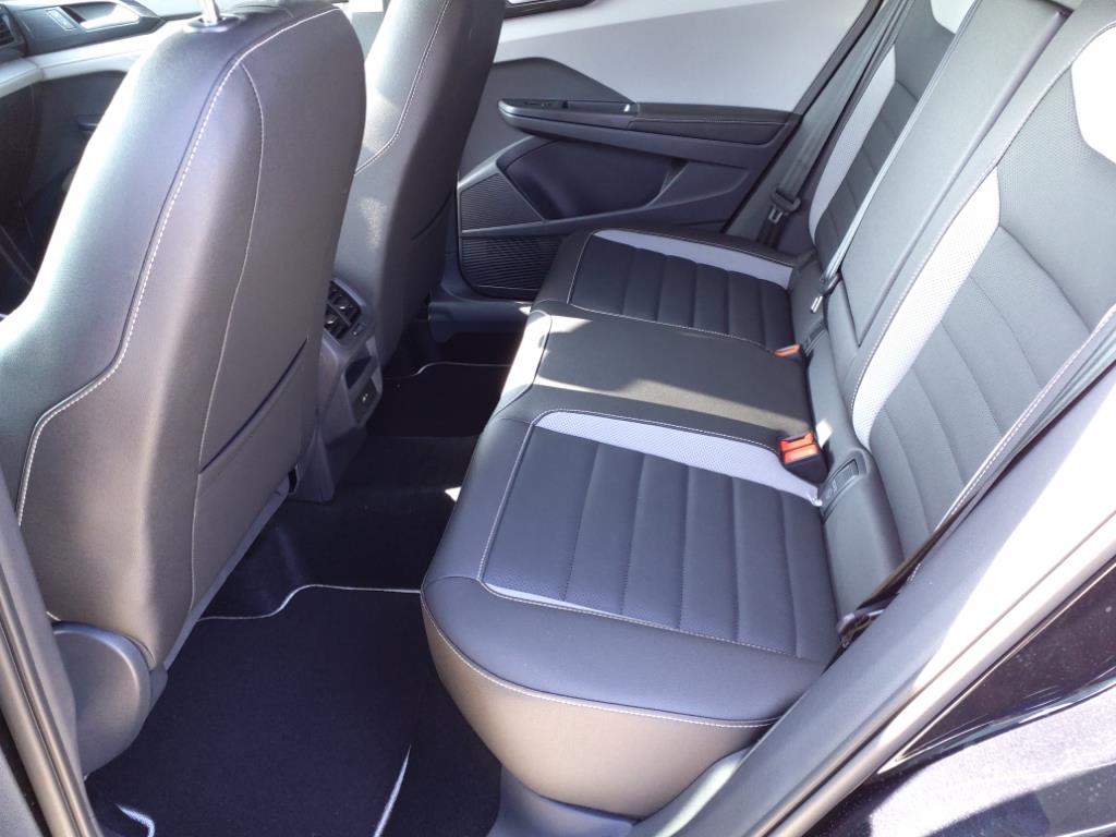 Vehicle image 13 of 21