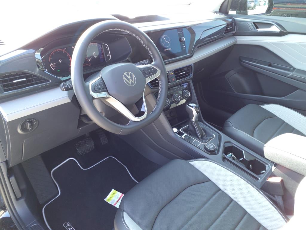 Vehicle image 15 of 21