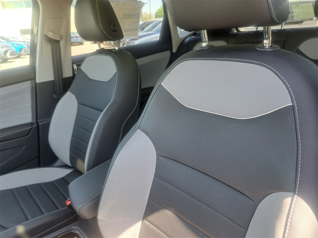 Vehicle image 19 of 30