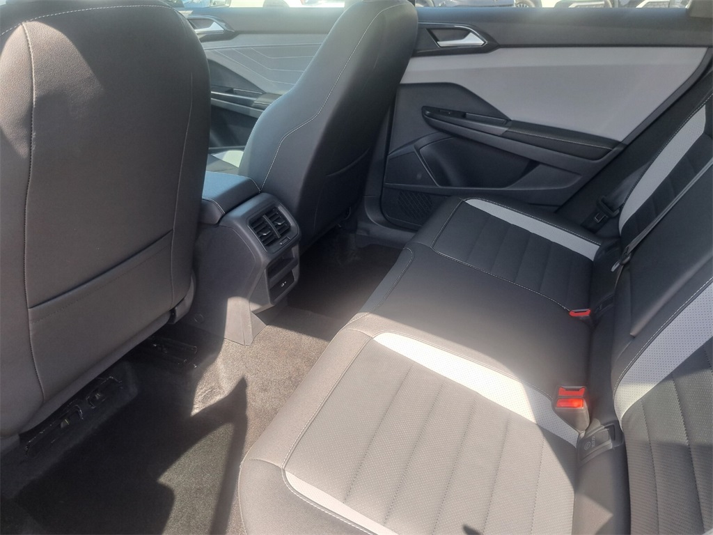 Vehicle image 23 of 30