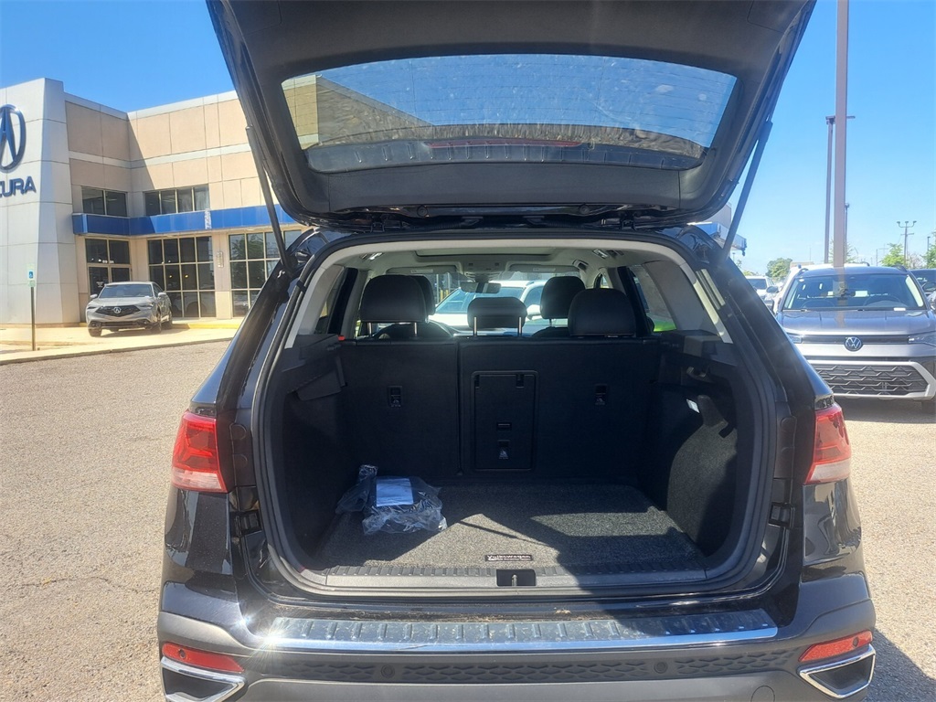 Vehicle image 25 of 30