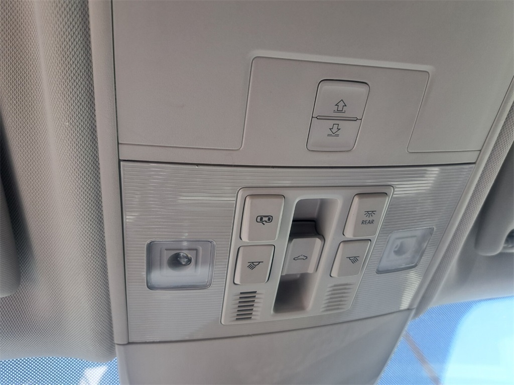 Vehicle image 17 of 30