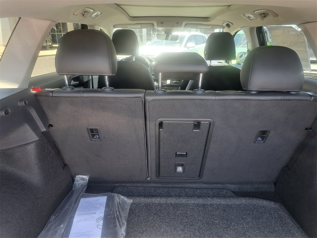 Vehicle image 27 of 30