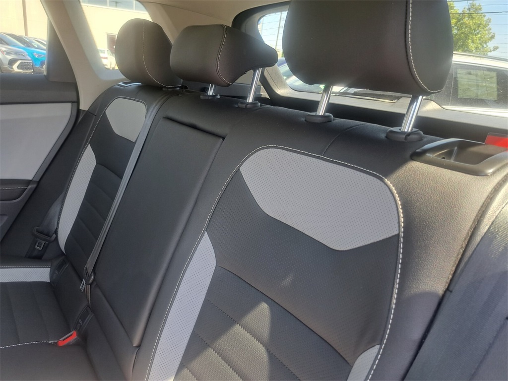 Vehicle image 24 of 30