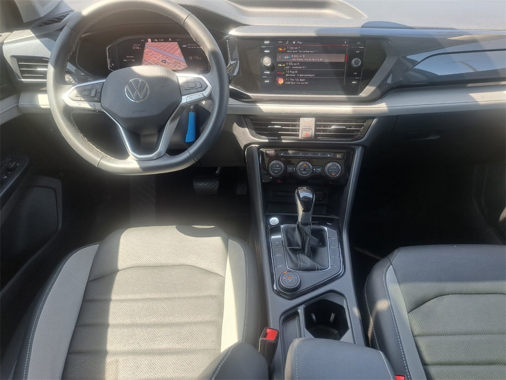 Vehicle image 21 of 30