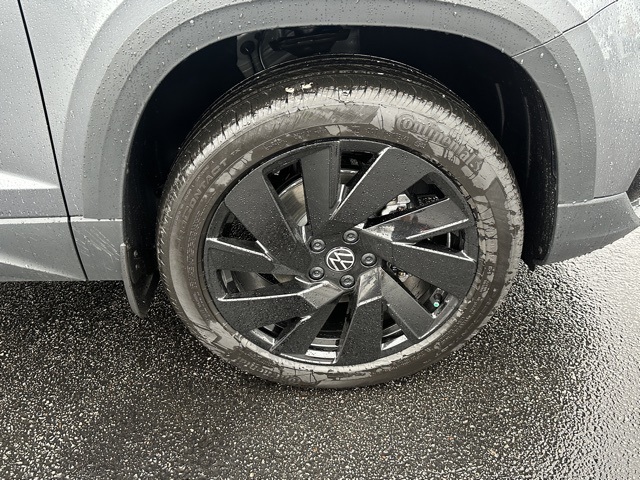 Vehicle image 9 of 33