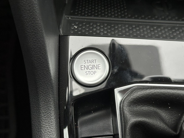 Vehicle image 28 of 33