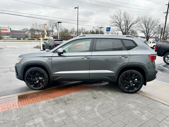 Vehicle image 4 of 33