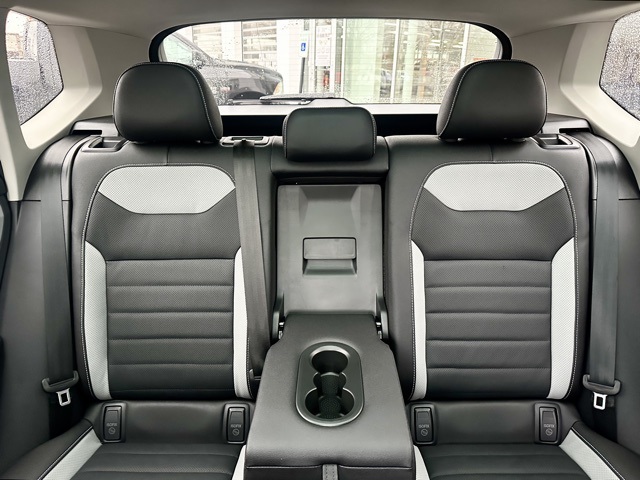 Vehicle image 20 of 33