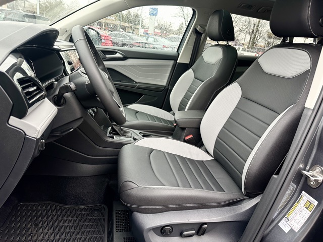 Vehicle image 13 of 33