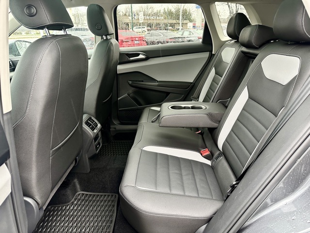 Vehicle image 18 of 33