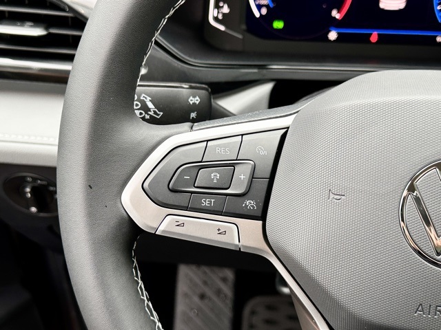 Vehicle image 31 of 33