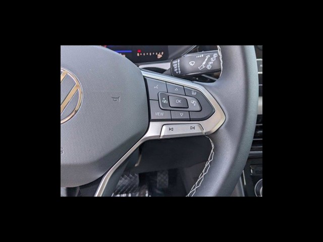 Vehicle image 16 of 23