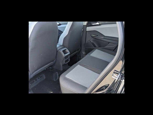 Vehicle image 19 of 23