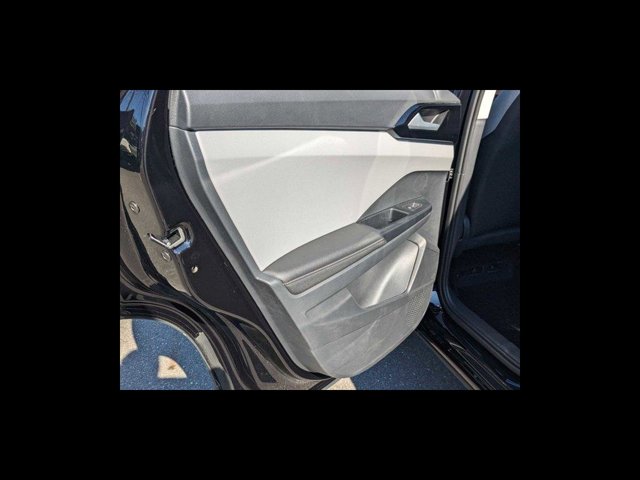 Vehicle image 20 of 23