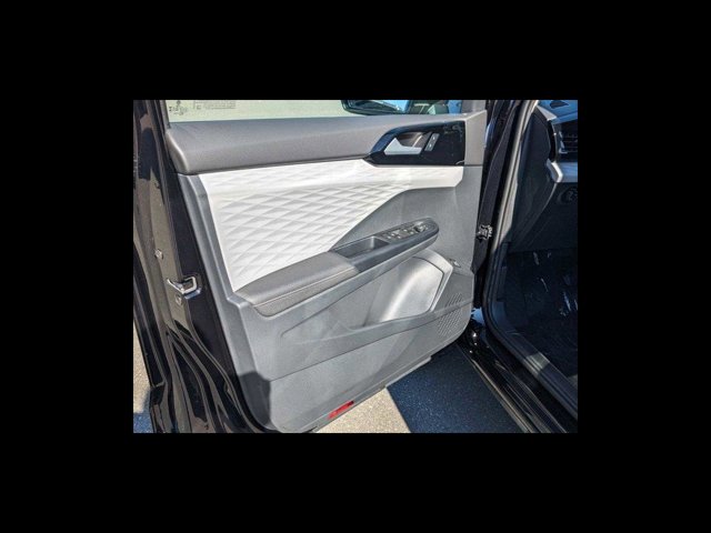 Vehicle image 11 of 23
