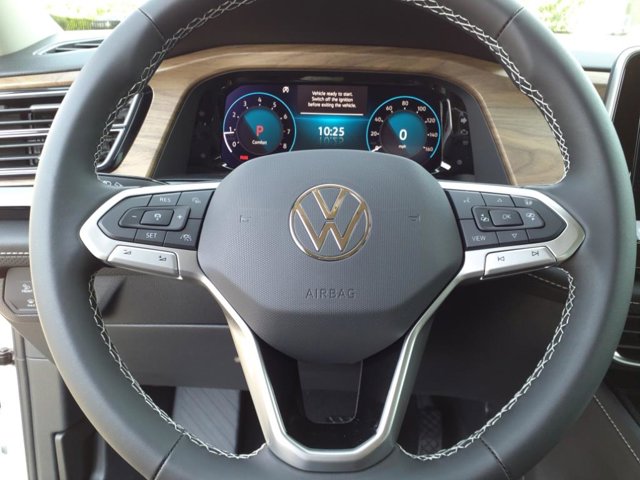 Vehicle image 21 of 31