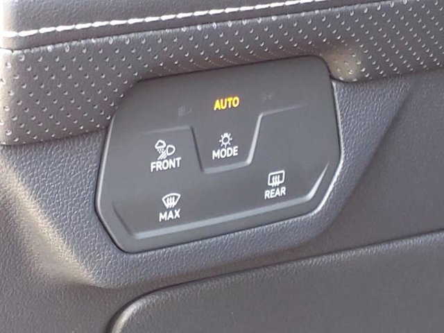Vehicle image 14 of 31
