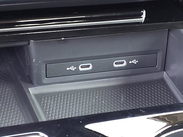 Vehicle image 18 of 31