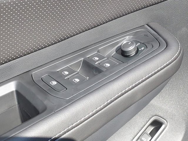 Vehicle image 12 of 31