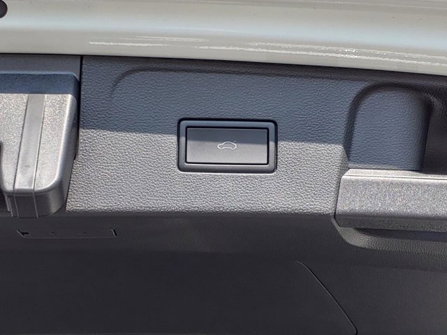 Vehicle image 26 of 31